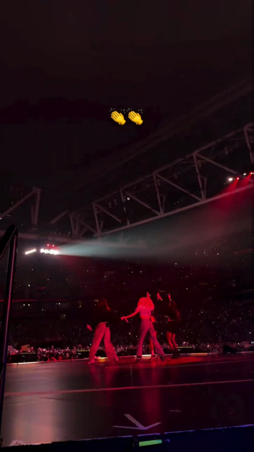 260127 تحديث قصة IG heyalic_e مع BLACKPINK