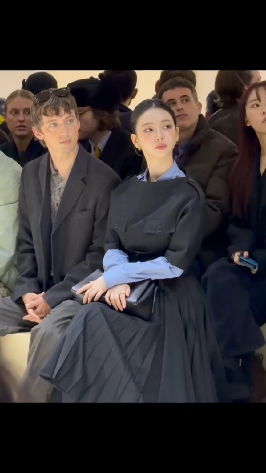 260118 - تحديث الانستقرام لeyesmag مع كارينا