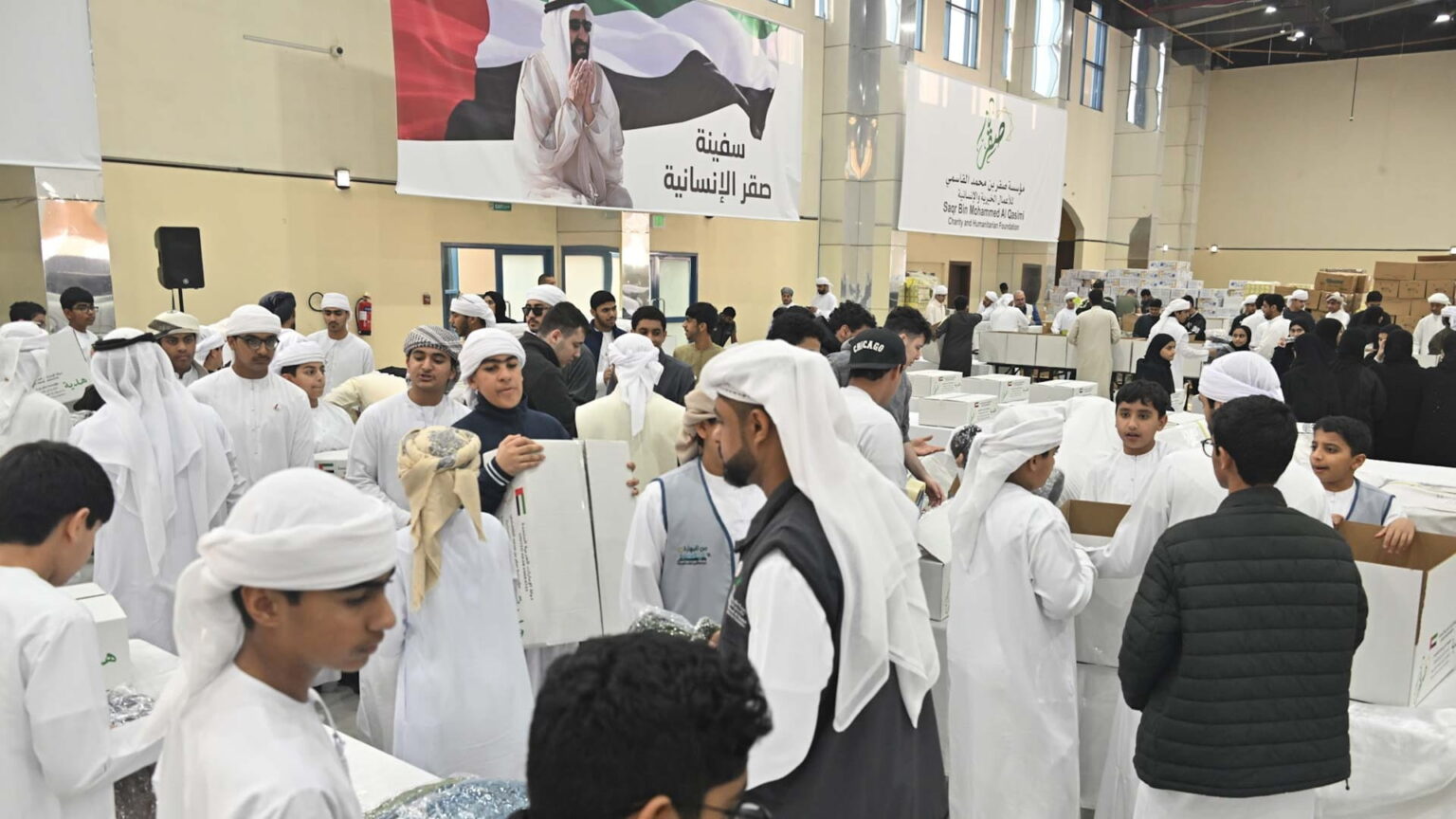 مؤسسة صقر تكمل تجهيز طرود سفينة صقر الإنسانية لدعم الأشقاء بغزة