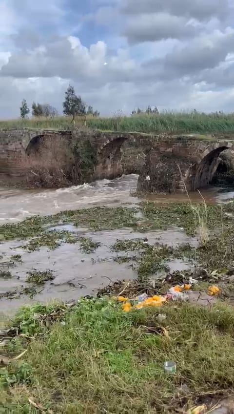 انهيار جزء من الجسر. (ميشال حلاق - النهار)
