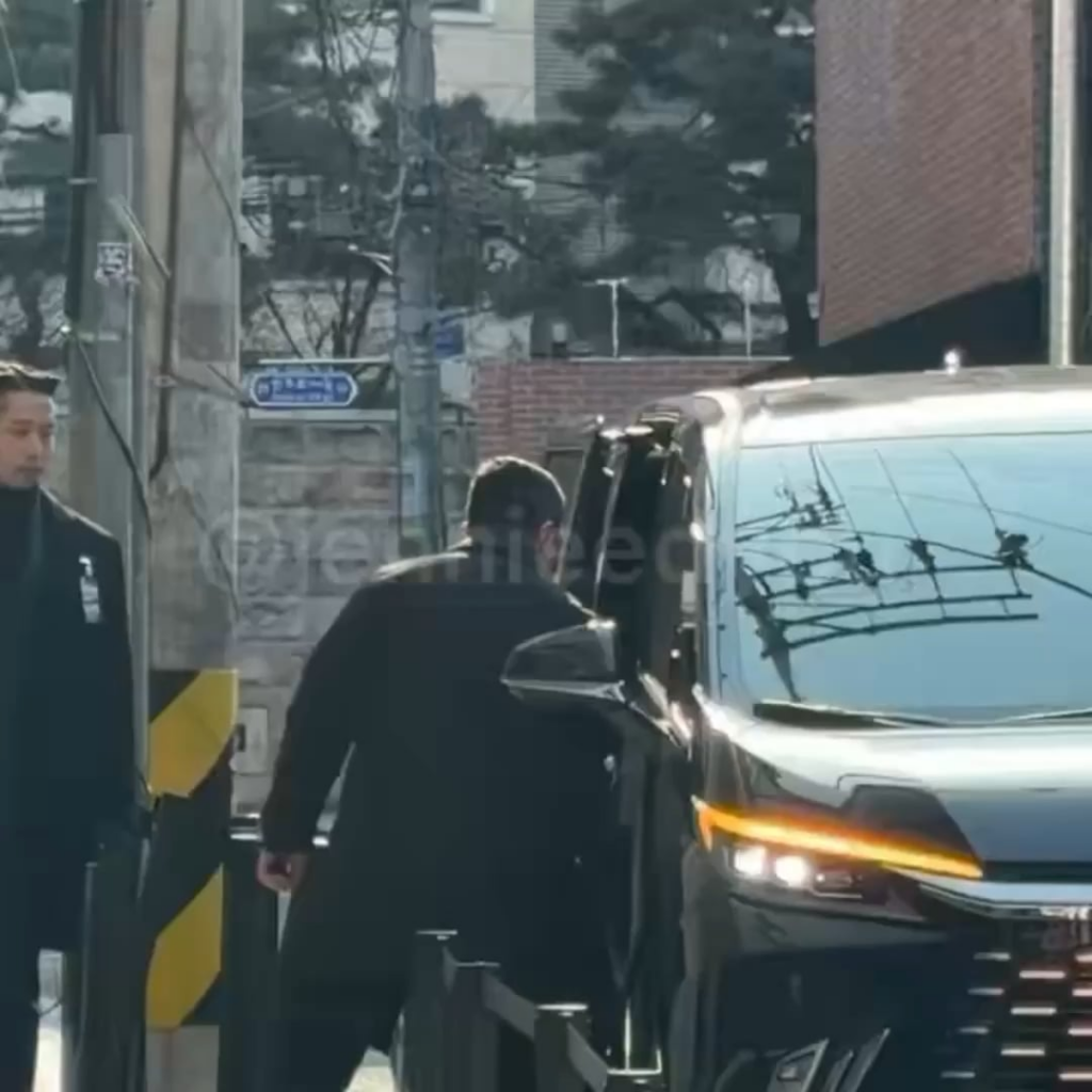 260114 جيسو @ JISOO x Hello Kitty Pop Up Store @ متجر كريم دوسان