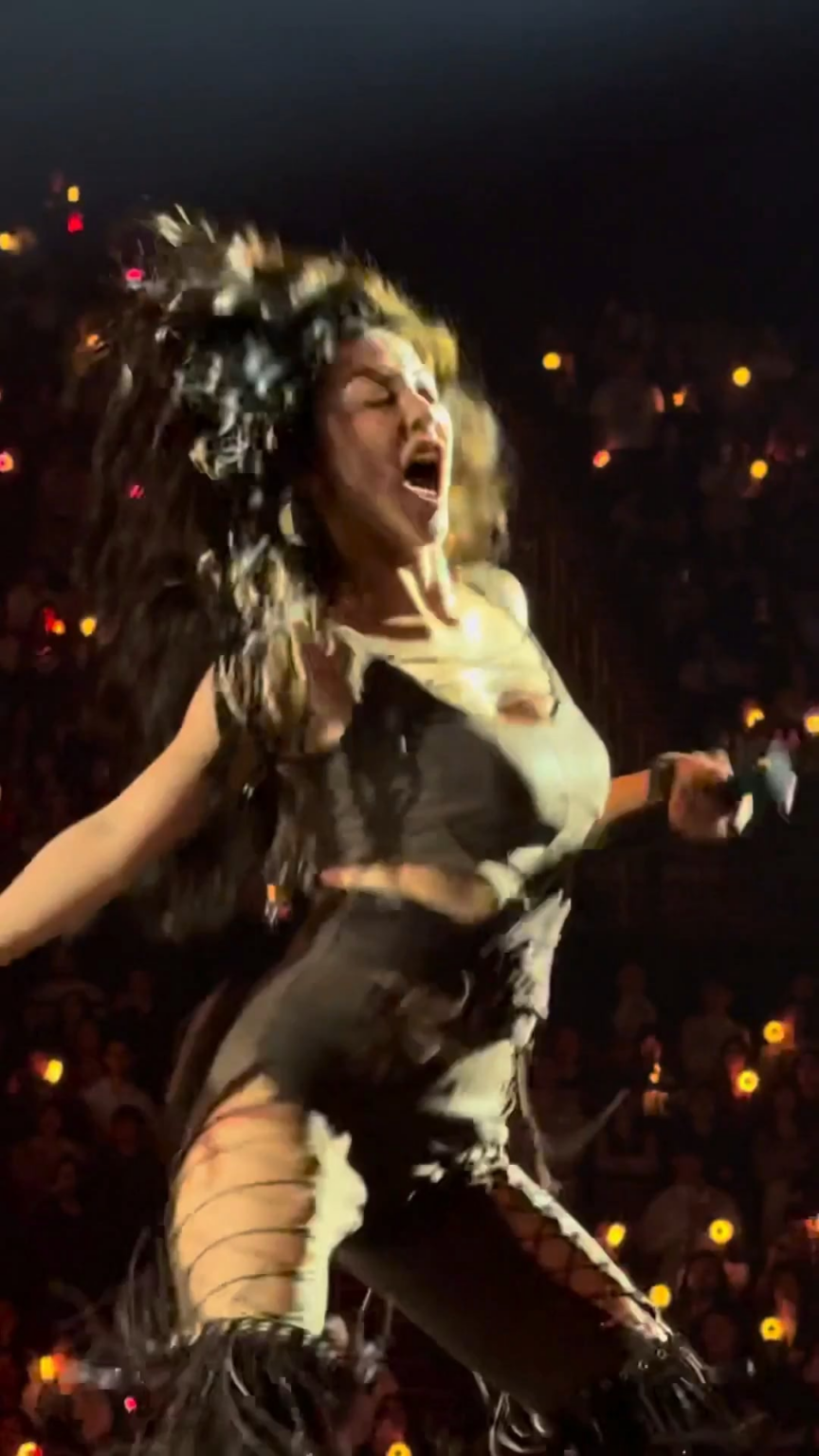 260125 جيهيو مذهلة أثناء يدها اليمنى للفتاة