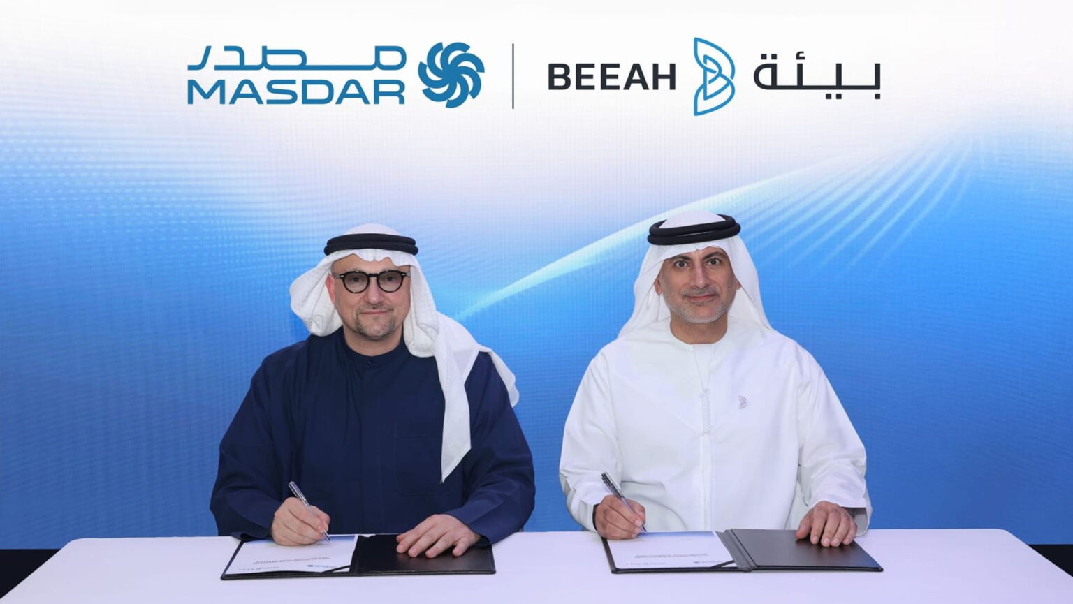 بيئة ومصدر توقعان اتفاقية لتطوير مشاريع طاقة شمسية في الشارقة