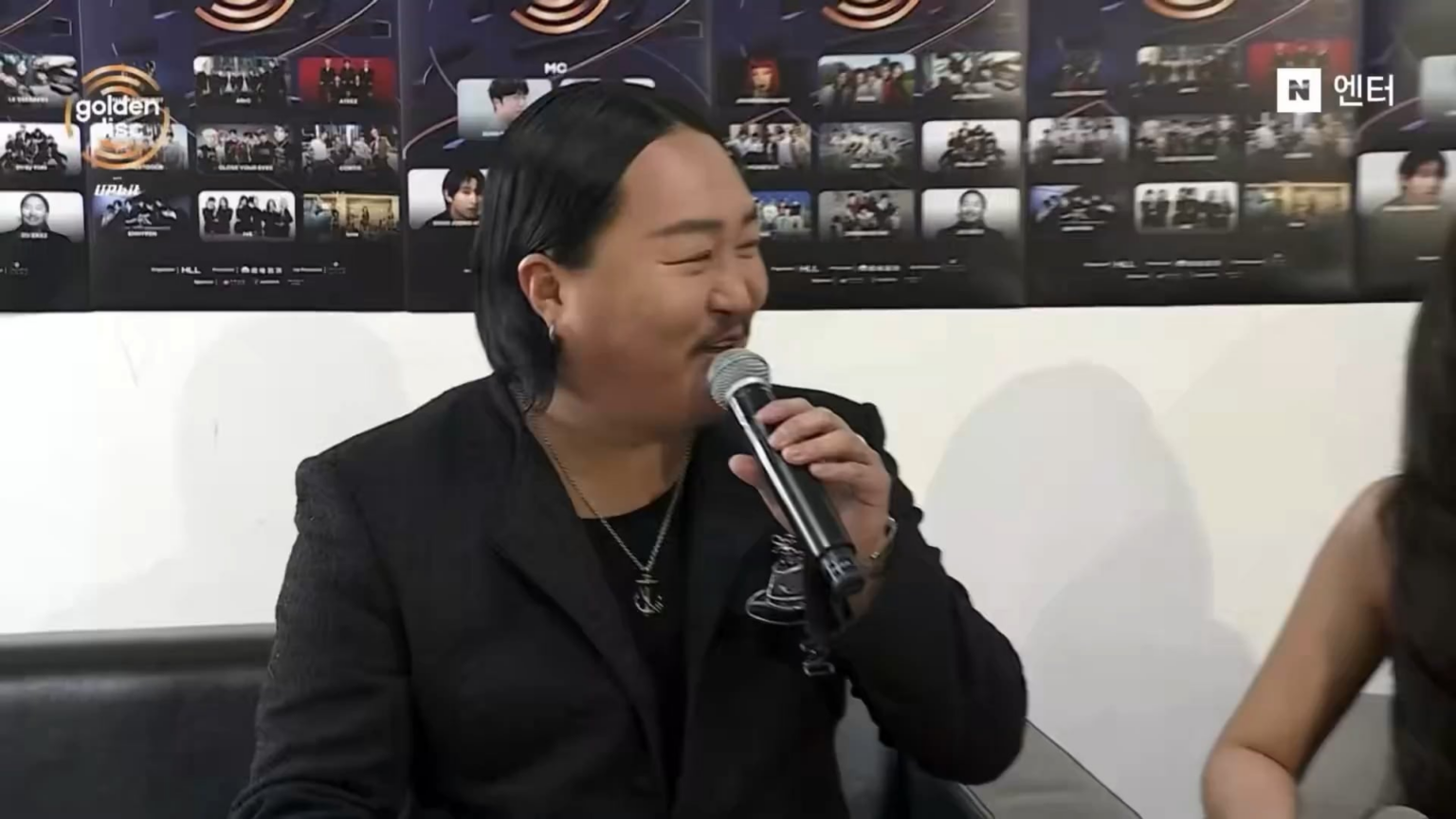 260110 مقابلة جيني مع ZO ZAZZ في حفل توزيع جوائز القرص الذهبي الأربعين