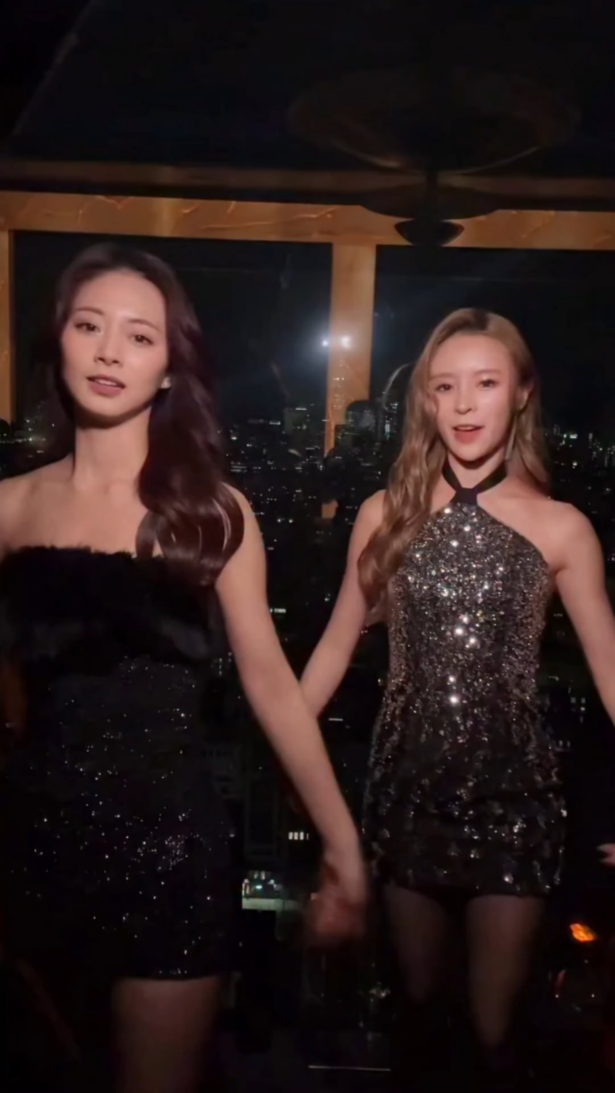 260103 تحديث الانستقرام ELKIE - "العد التنازلي لهذا العام بدا مختلفًا 🌃 أتمنى أن يعاملك عام 2026 جيدًا ✨ وأن تقضيه مع الأشخاص الذين تحبهم 💓" مع تزويو