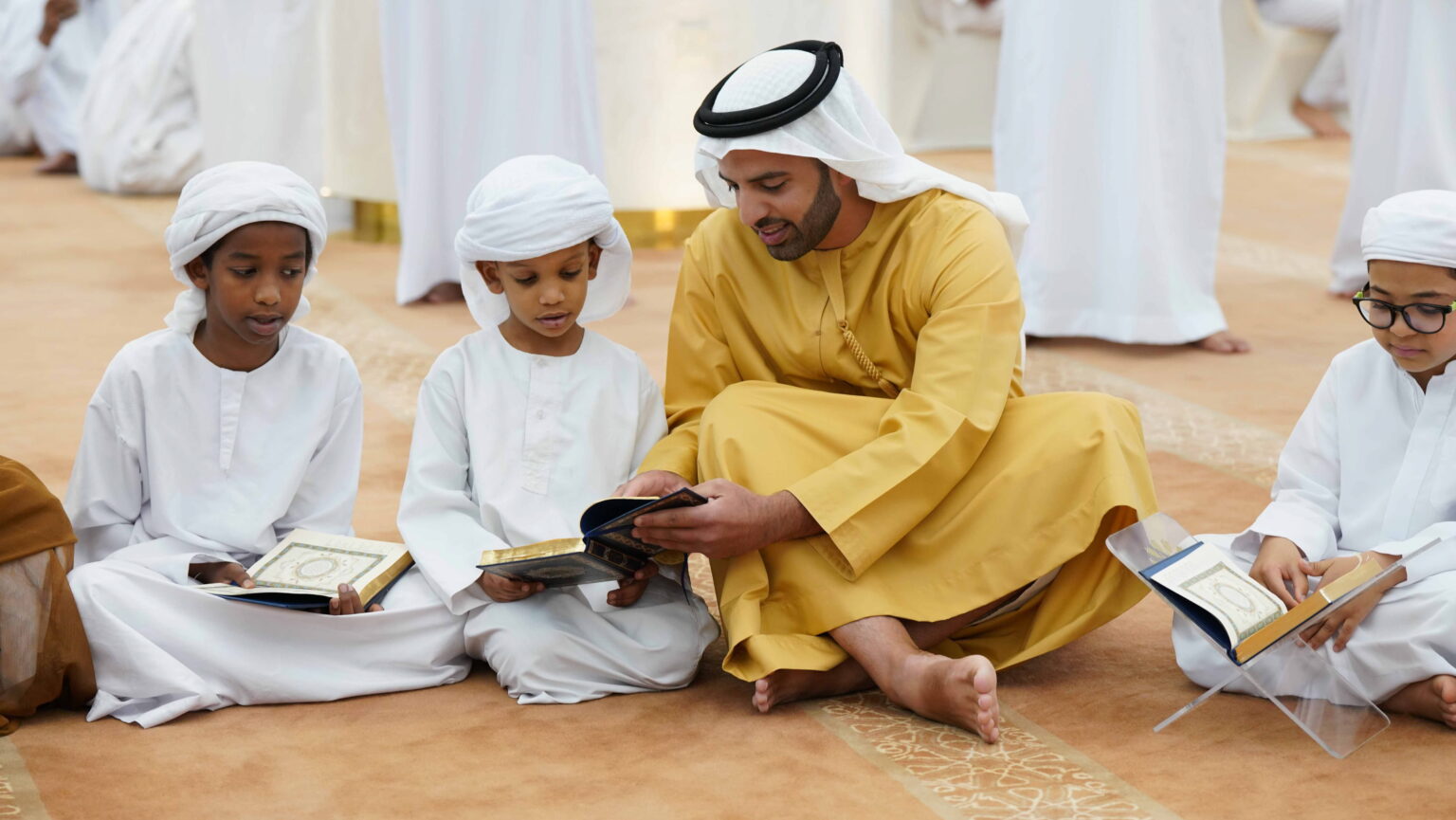 محمد بن سعود يشهد إطلاق منصة غراس القرآن في رأس الخيمة