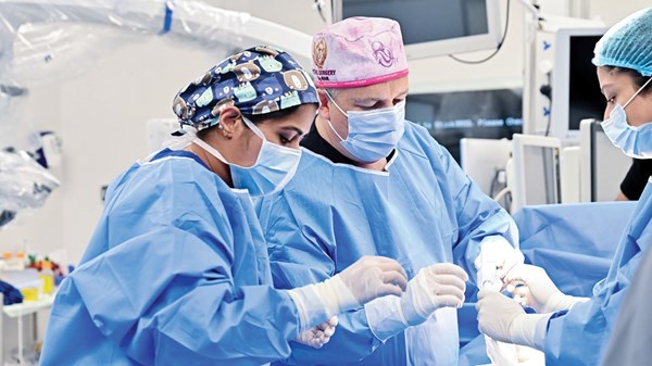 أبوظبي.. ريادة في الجراحات الدقيقة للأجنة والرضع أبوظبي.. ريادة في الجراحات الدقيقة للأجنة والرضع