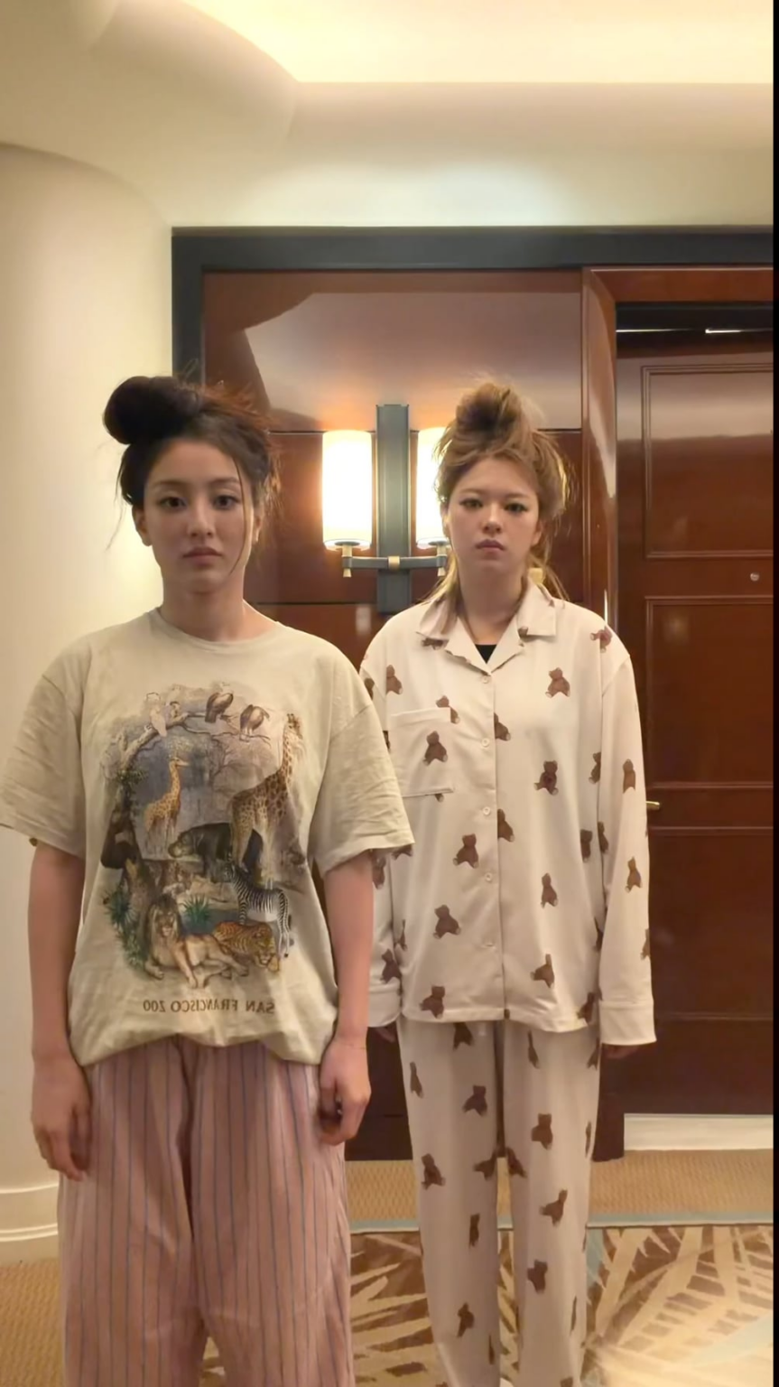 260126 تحديث Twicetagram - جونغيون-آه جيهيو، لماذا يا معلم، لماذا يا معلم 👥 (جيهيو وجيونغيون)