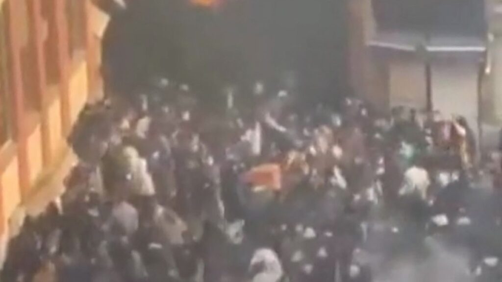 انقطاع الإنترنت بإيران وبزشكيان يدعو لضبط النفس في مواجهة الاحتجاجات | أخبار