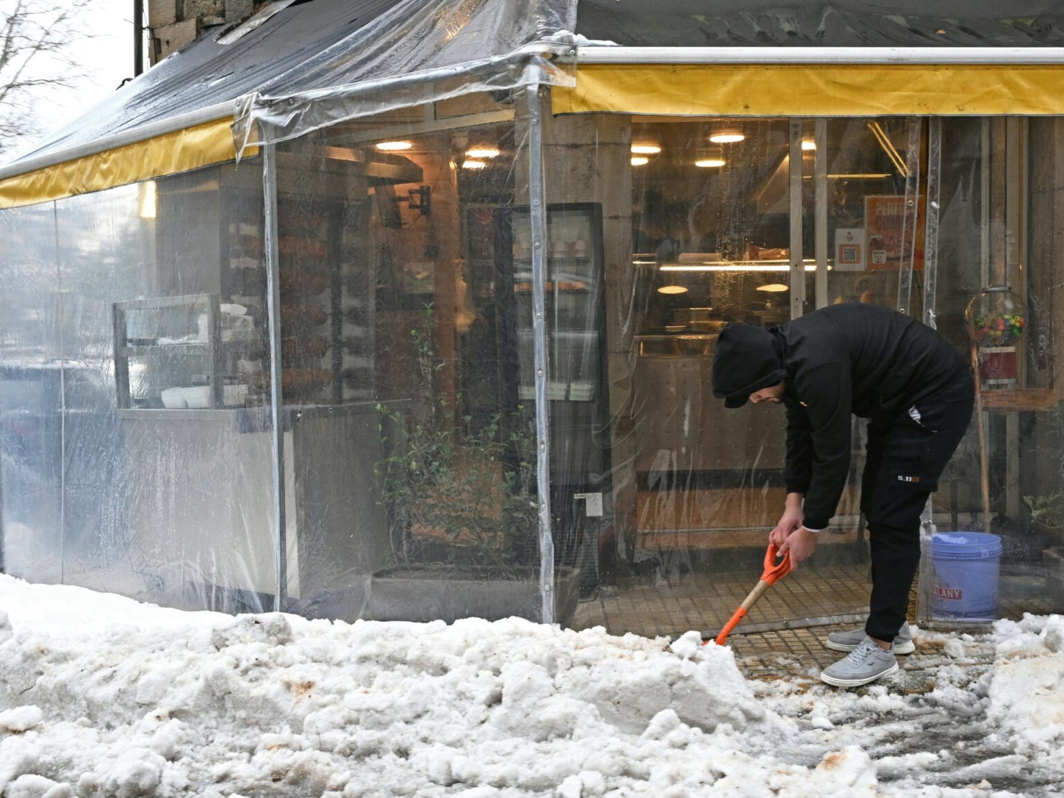 موجة قطبية تجتاح 12 دولة عربية.. ثلوج وصقيع وتحذيرات للمواطنين | أخبار