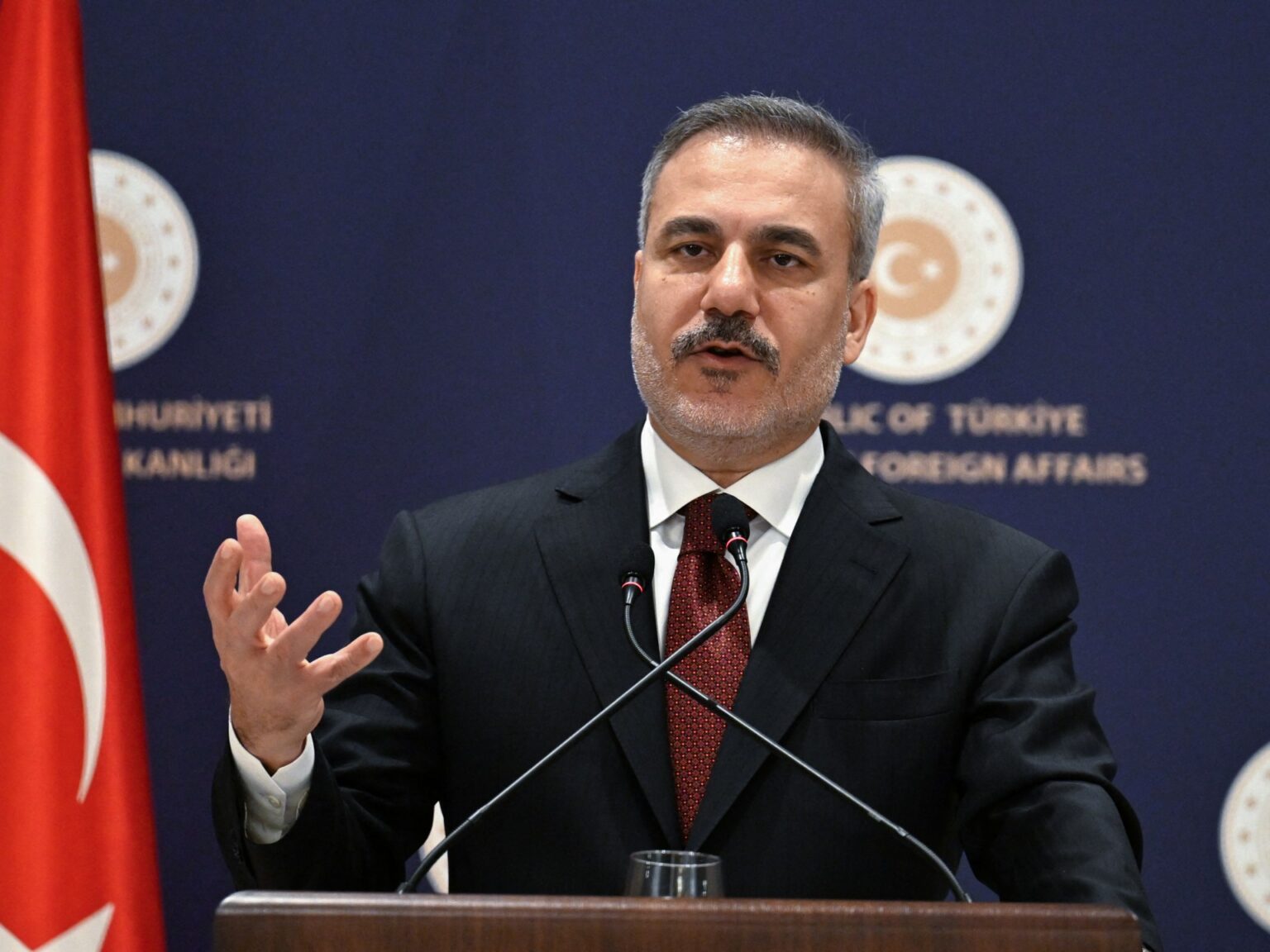 فيدان: إسرائيل ما زالت تتحين الفرصة لمهاجمة إيران | أخبار