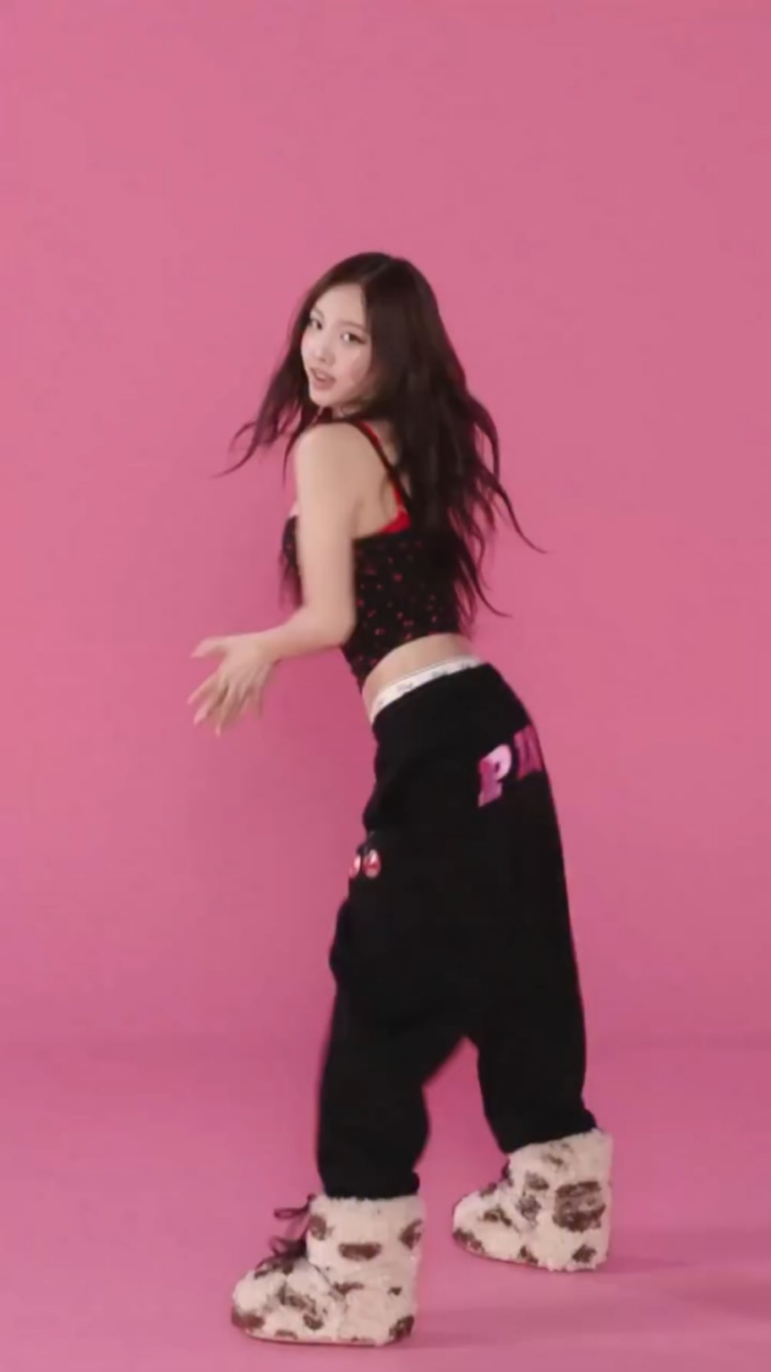 260112 تحديث حساب vspink على الانستقرام - أوه، نايون تعرف بالضبط من هي.