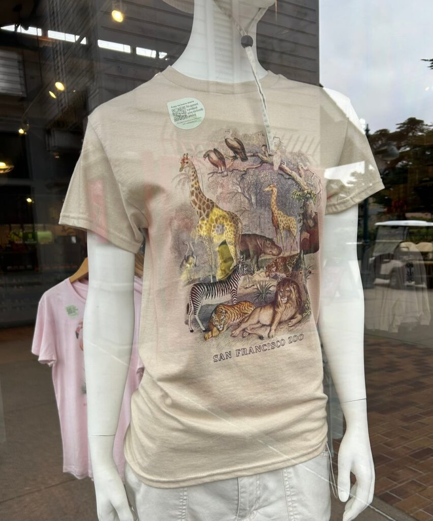 260123 تحديث تويتر لحديقة حيوان سان فرانسيسكو وحدائقها - جيهيو، جيونغيون ومينا، أعضاء فرقة الكيبوب، TWICE، قاموا بزيارة حديقة حيوان SF مؤخرًا ونشروا صورًا وهم يرتدون تي شيرت SF Zoo ذو الطراز العتيق الشهير. نحن نقدم الآن نفس القميص بالضبط في متجرنا عبر الإنترنت لمواكبة الطلب!