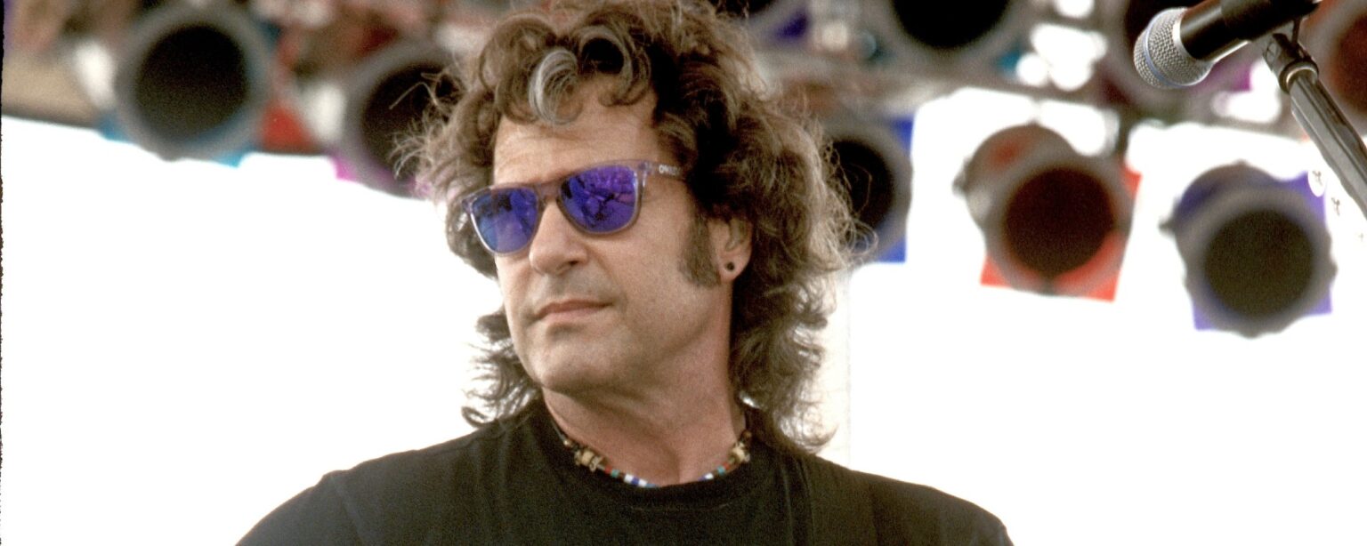 4 فرق موسيقية نسي معظم الناس وجودها (ولكن يجب عليك الاستماع إليها بالتأكيد) 4 فرق موسيقية نسي معظم الناس وجودها (ولكن يجب عليك الاستماع إليها بالتأكيد)