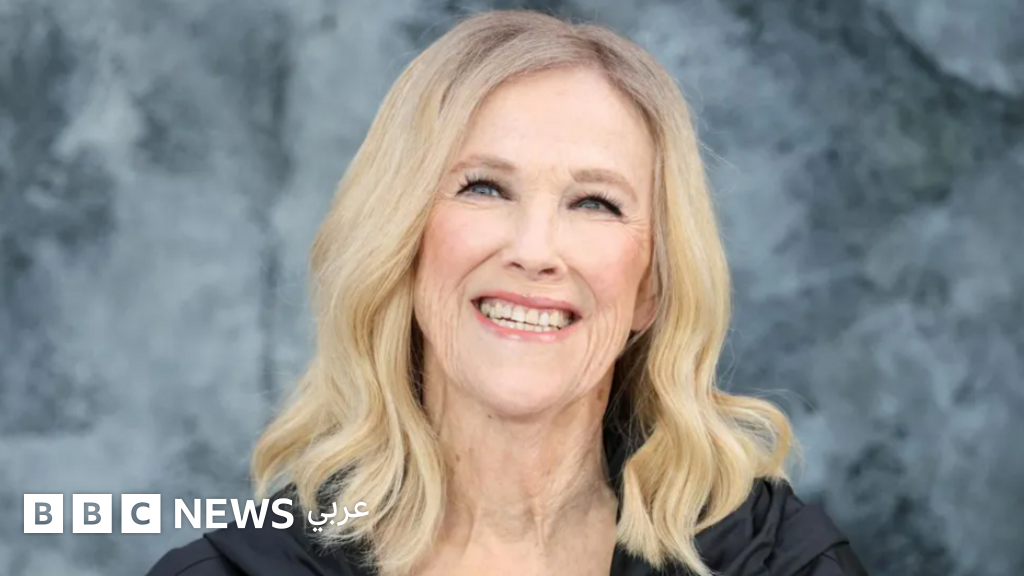 وفاة كاثرين أوهارا، نجمة مسلسل "شيتس كريك" وفيلم "هوم ألون"