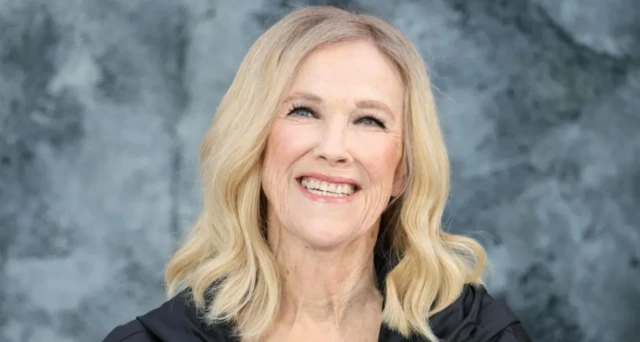 الممثلة كاثرين أوهارا، نجمة مسلسل "شيتس كريك" وفيلم "هوم ألون"