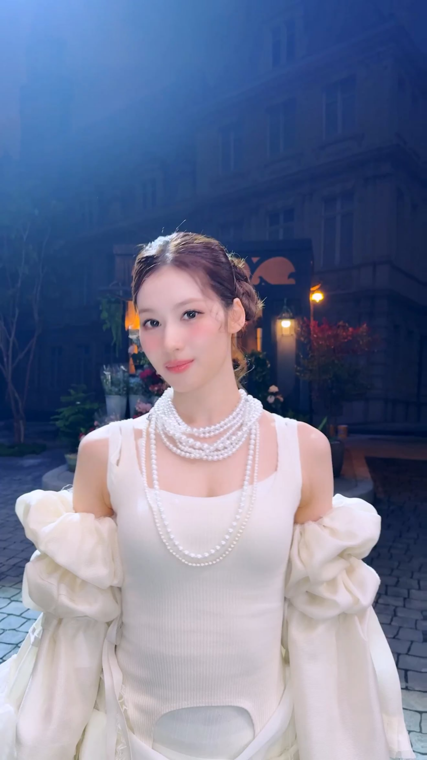 260119 تحديث تويتر اليابان - 💃「Confetti」تحدي الرقص ✴︎✴︎ SANA ✴︎✴︎ تم التصوير بواسطة 🍑