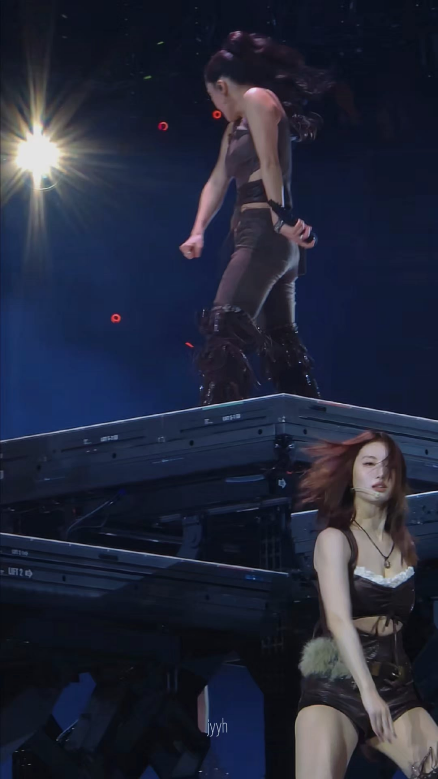 260111 مومو وجيهيو - فتاة اليد اليمنى