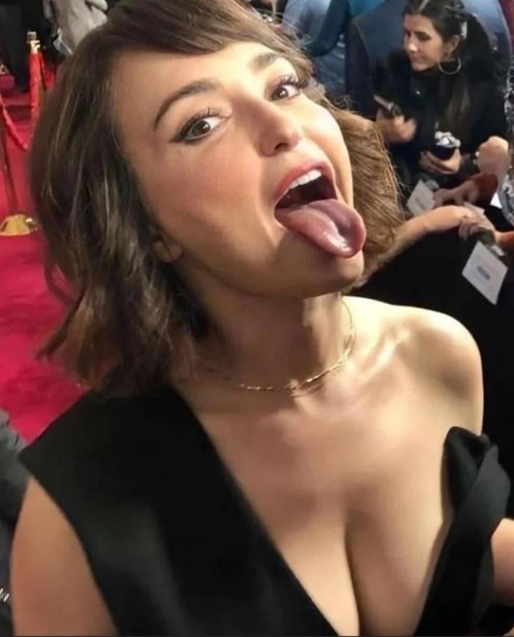 Milana Vayntrub Milana Vayntrub
