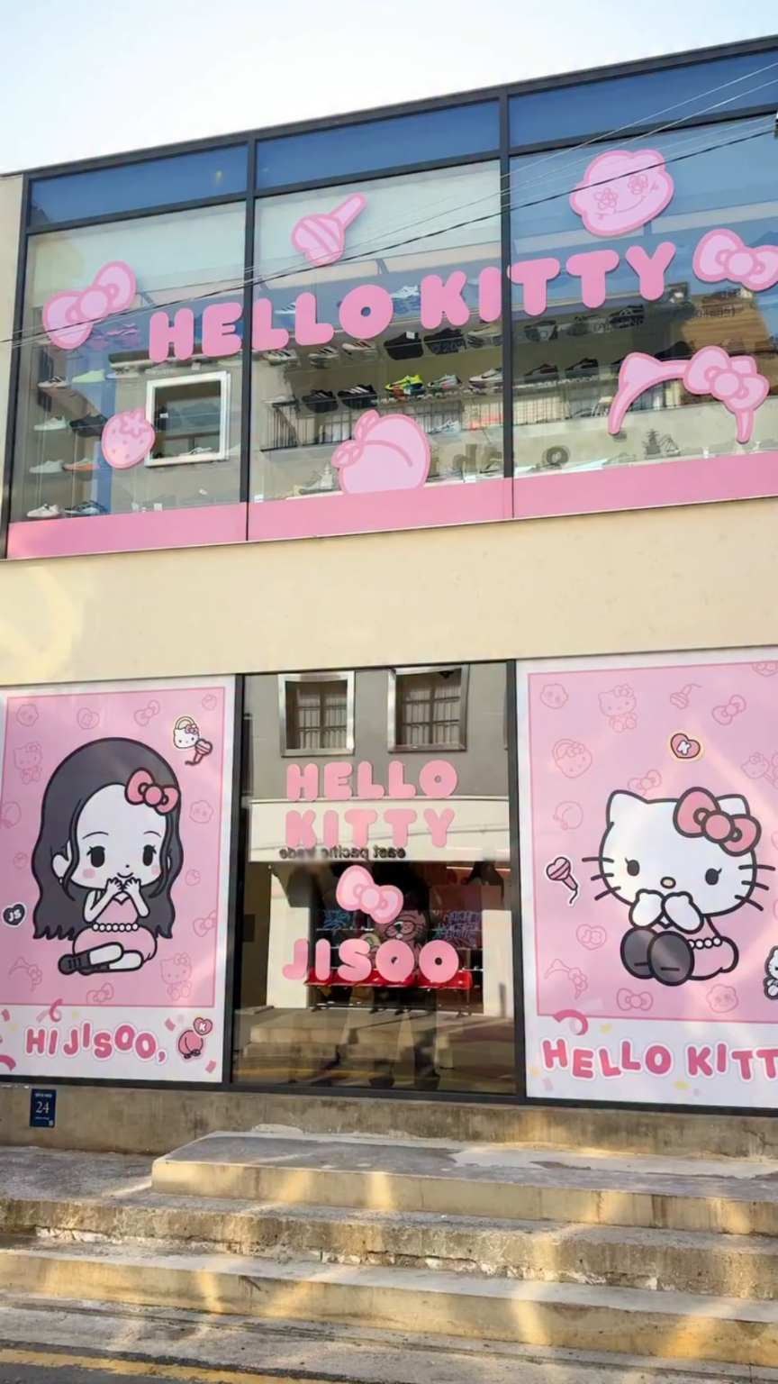 260117 مقطع تسليط الضوء على JISOO X HELLO KITTY