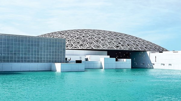 «رحلة عبر التاريخ».. يرسم الحضارات بالواقع الافتراضي «رحلة عبر التاريخ».. يرسم الحضارات بالواقع الافتراضي