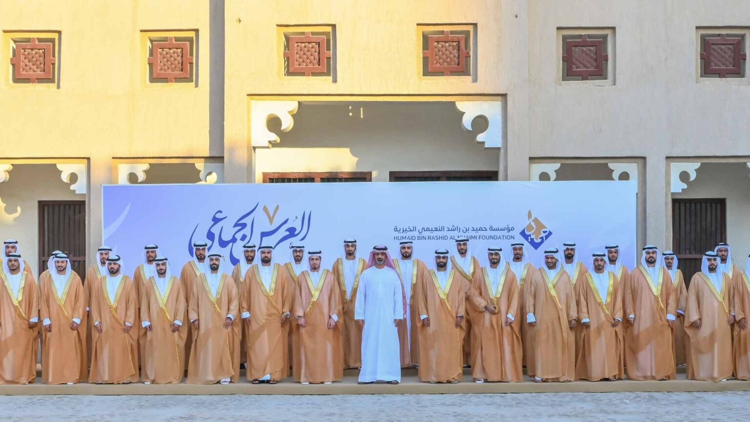 عمار بن حميد يحضر العرس الجماعي السابع لـ 55 عريساً من أبناء عجمان