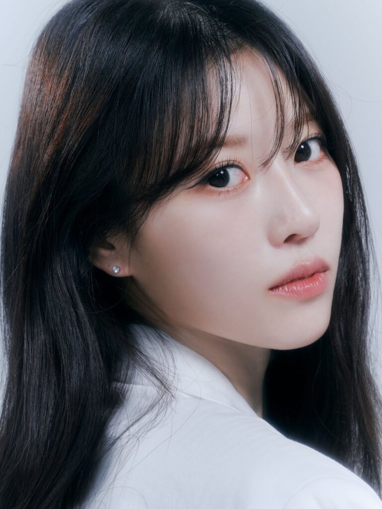 لوفليز لي ميجو – AOMG (الملف الشخصي B-cut) لوفليز لي ميجو - AOMG (الملف الشخصي B-cut)