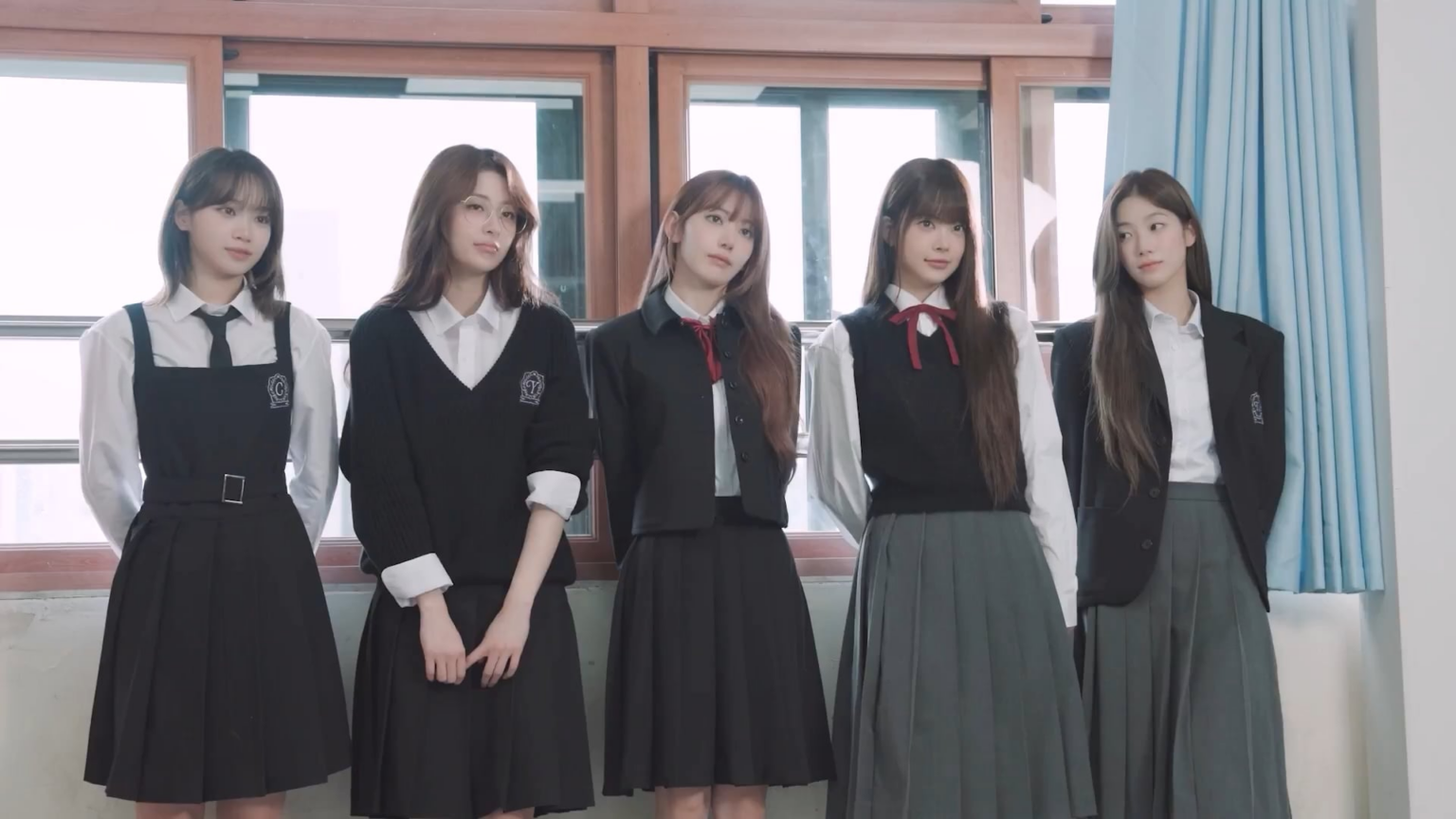 260116 LE SSERAFIM - النشرة الجديدة لليابان فقط: LE SSERAFIM OFFICIAL MAGAZINE 2025 (خلف الإعلان التشويقي للفيلم)