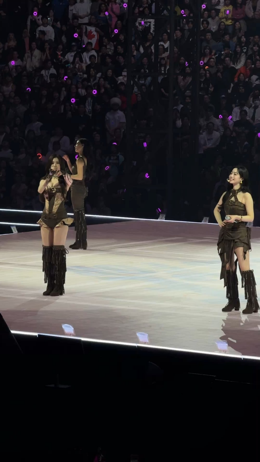 أشارت لنا سانا في يوم فانكوفر الأول