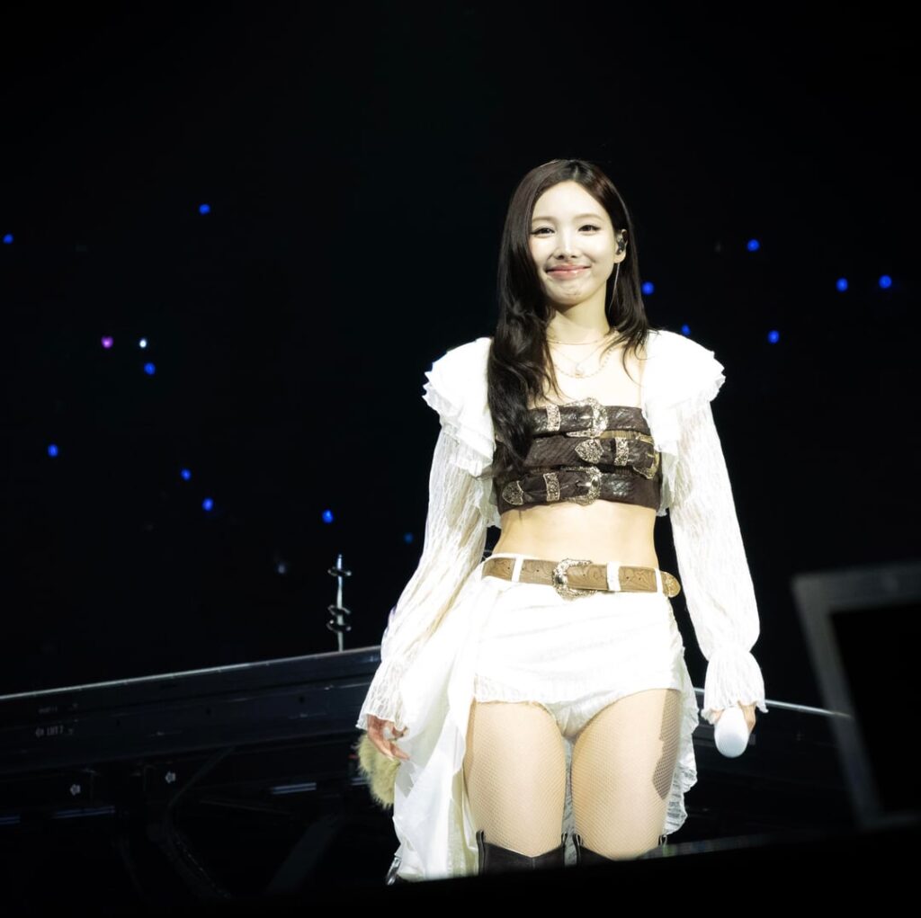 صورة التقطتها لكل عضو :)