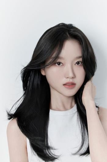 غوون عضو LOONA السابق يوقع عقدًا حصريًا مع منصة الترفيه PLFIL @ The Korea Daily (260109)