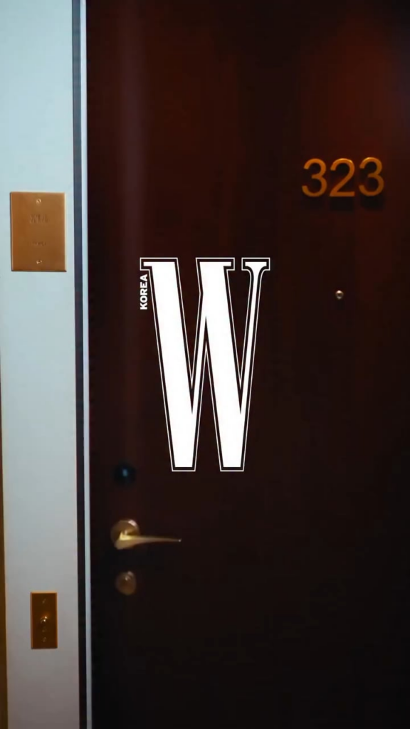 260130 تحديث انستقرام W Korea مع Rei & Liz