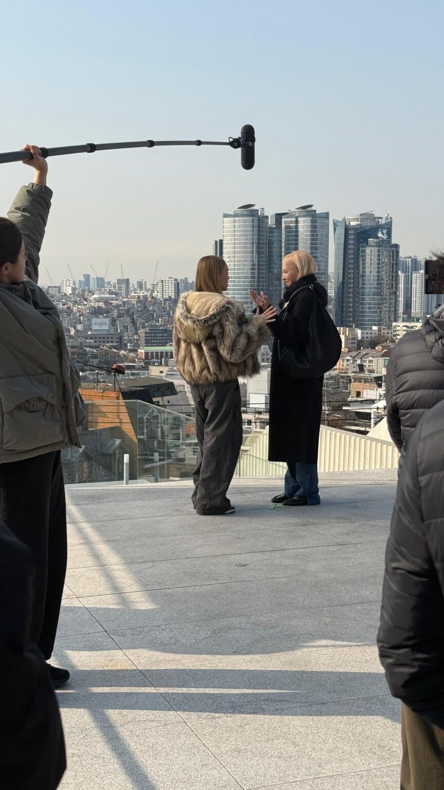 260130 تحديث قصة Alex Cooper على IG مع ROSÉ