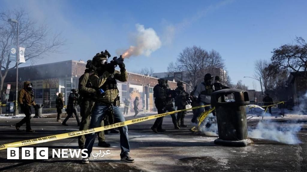 احتجاجات في مدينة مينيابوليس الأمريكية بعد مقتل شخص في إطلاق نار برصاص عنصر من إدارة الهجرة احتجاجات في مدينة مينيابوليس الأمريكية بعد مقتل شخص في إطلاق نار برصاص عنصر من إدارة الهجرة