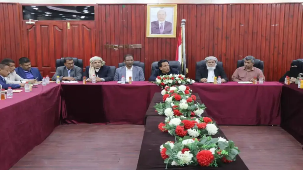 عاجل: محافظ المهرة يعلن "صفحة جديدة" بعد خروج الانتقالي... هل انتهت الأزمة نهائياً؟