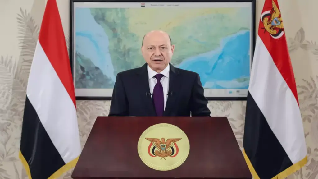 عاجل: العليمي يكسر تقليد 30 عاماً في اليمن... قرار تاريخي حول علي سالم البيض يفجر الجدل!