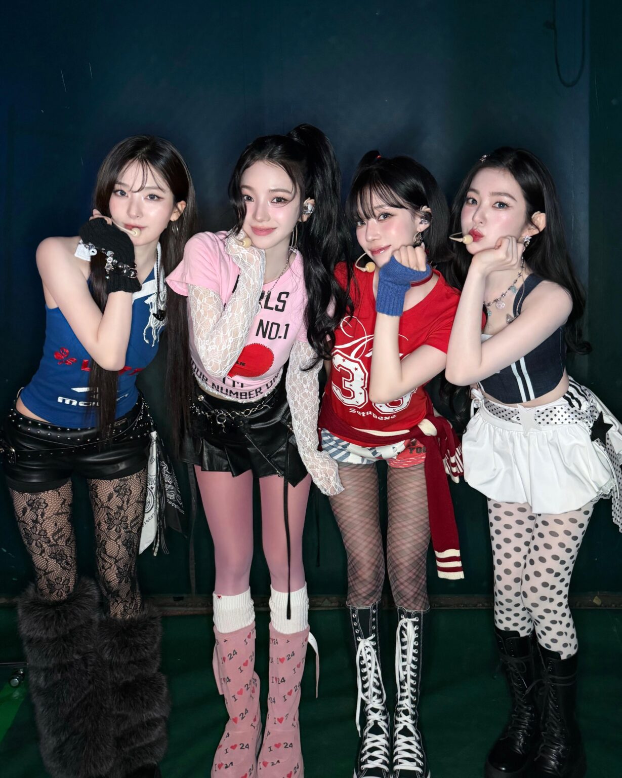 260201 تحديث تويتر لريد فيلفيت مع كارينا ووينتر - Do it do it chu (مع إيرين وسولجي)