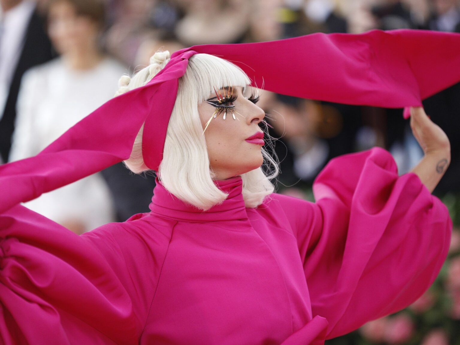 ليدي غاغا تهاجم إدارة الهجرة: قلبي يتألم على الأطفال والعائلات المستهدفين بلا رحمة | فن