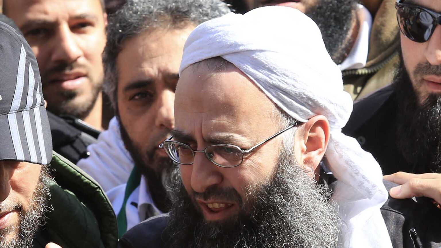 احتميت بالأسير لكن لم أموله "احتميت بالأسير لكن لم أموله"