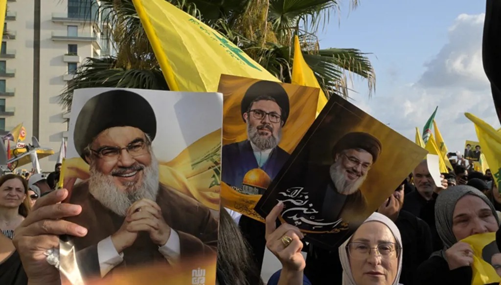 مناصرو حزب الله يتجمعون في منطقة الروشة (نبيل إسماعيل)