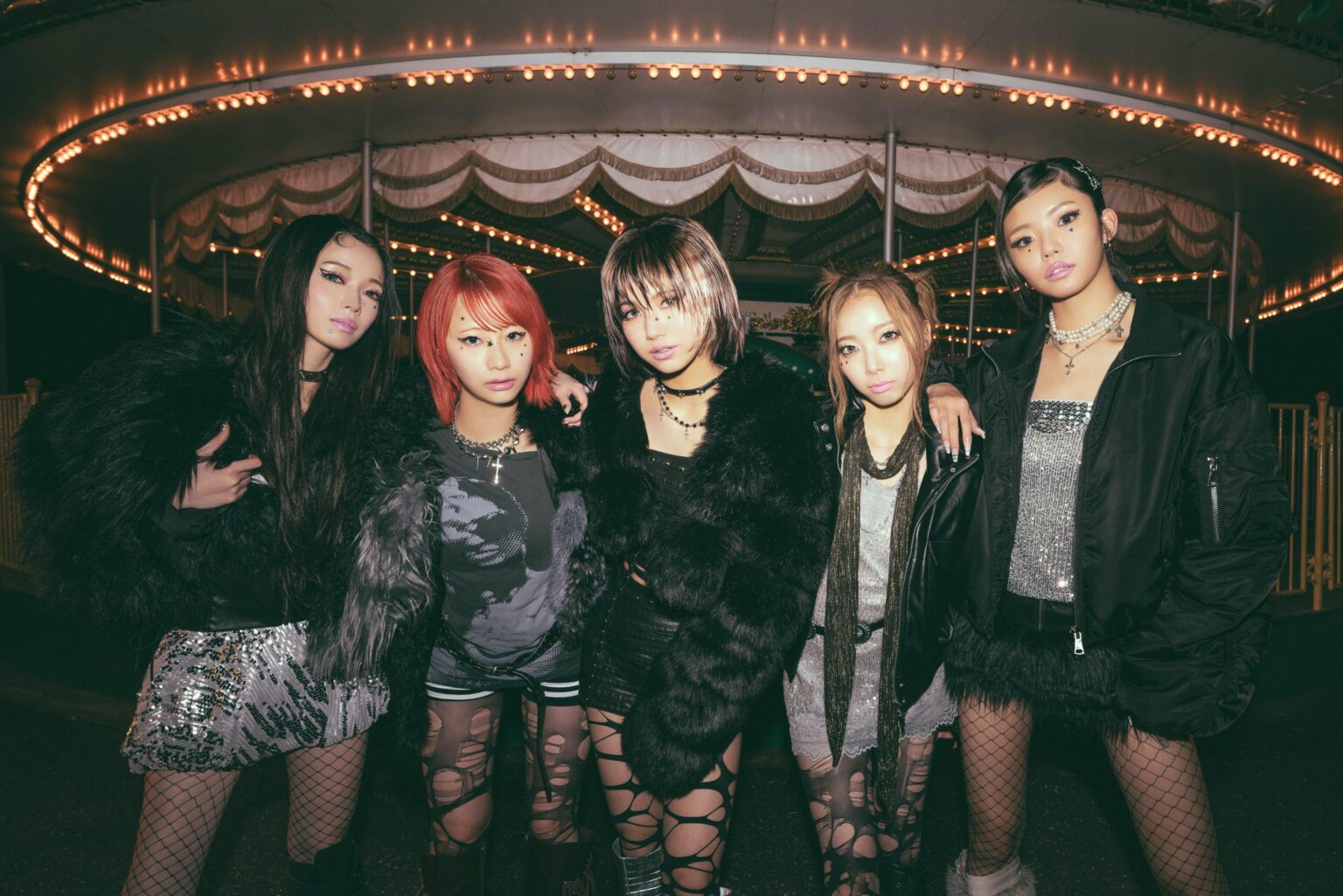 ميرا - مقاومة للسحق! (صورة الفنان الجديدة)