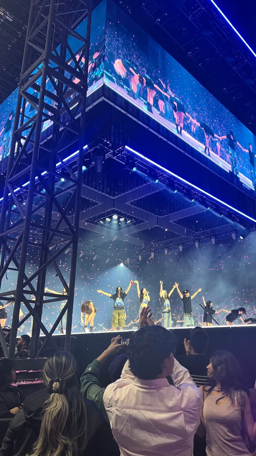 المرة الأولى التي أرى فيها الفتيات بعد الصراخ عندما أعيد مومو ولم أستطع أن أكون أكثر سعادة.