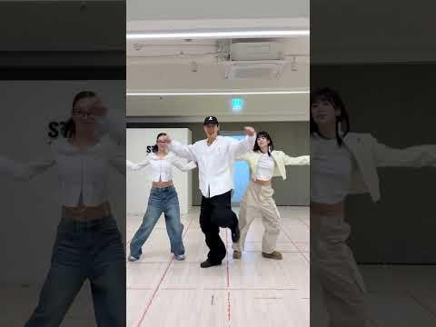 Apink Chorong & Bomi (مع MONSTA X Shownu) - أحبني أكثر (تحدي الرقص) (260117)