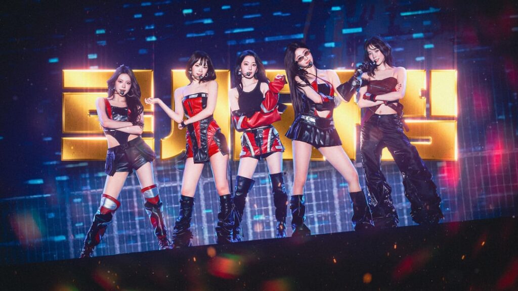 مجموعة خلفية سطح المكتب الكاملة LE SSERAFIM 'Gold Hangul' رقم 3