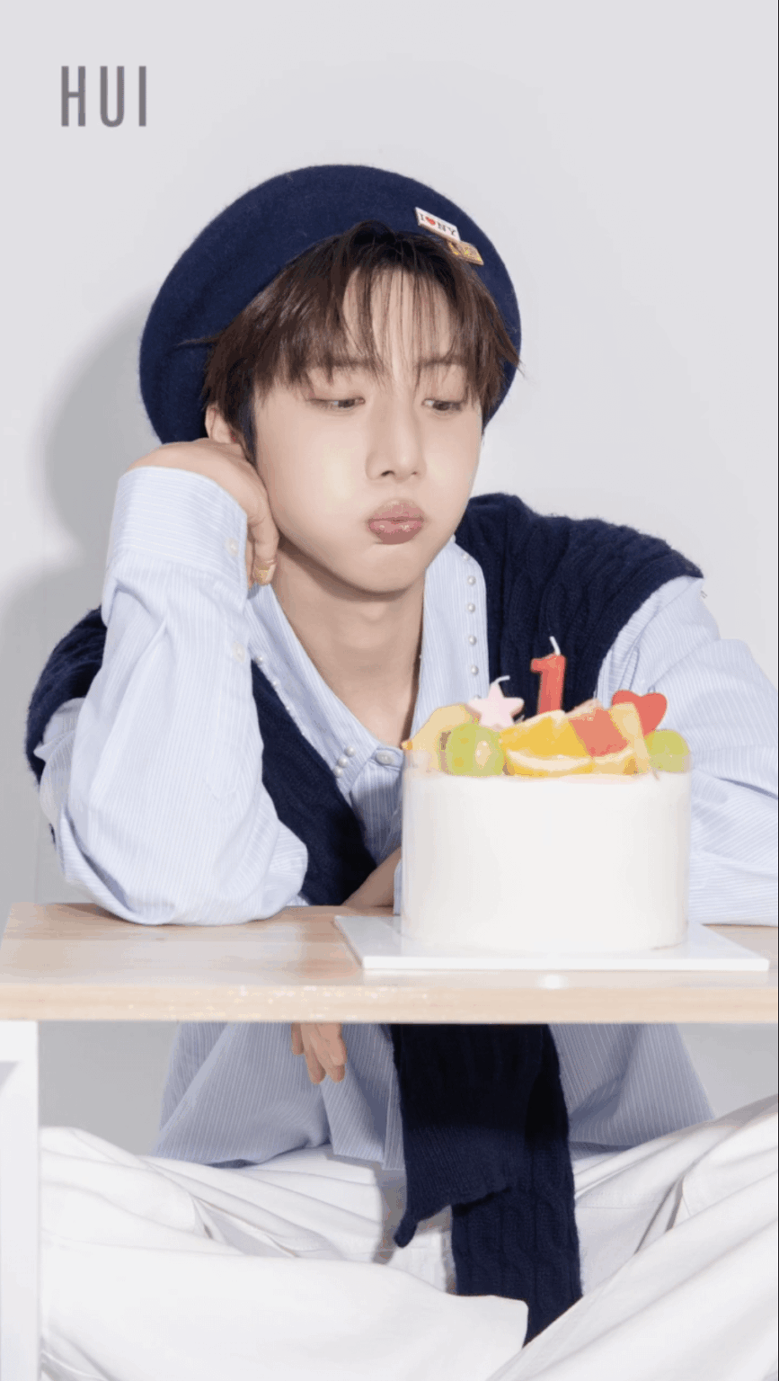 الذكرى المنفردة الثانية السعيدة لترسيم PENTAGON Hui!