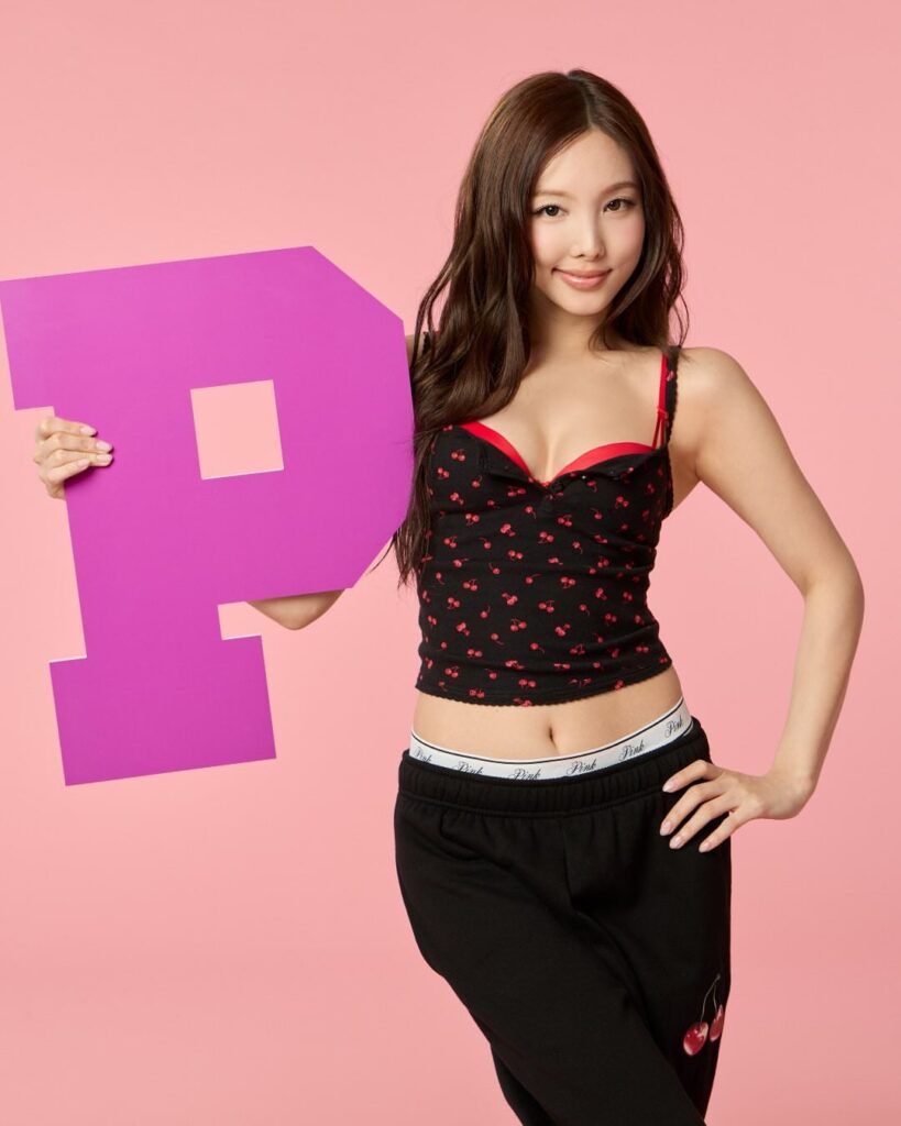 260108 تحديث VSPink Instagram - استعد لتكون مهووسًا. لدينا نايون وجيهيو ومومو وتزويو باللون الوردي الجديد كليًا. 💖