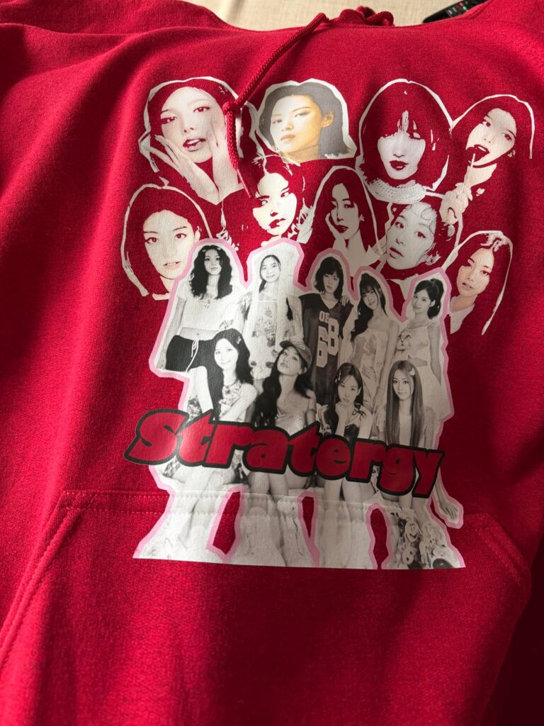 هودي مخصص صنعته لحفل 220126 !!🎶