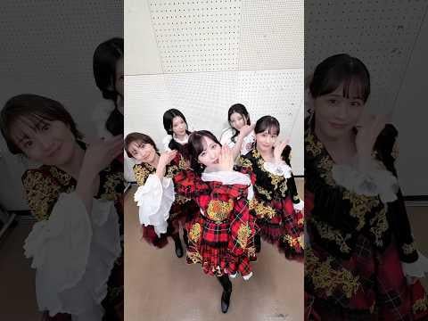 إيليت موكا وونهي مع AKB48 أتسوكو ويوكو ويوي - ليس لطيفًا بعد الآن (تحدي الرقص) (260104)