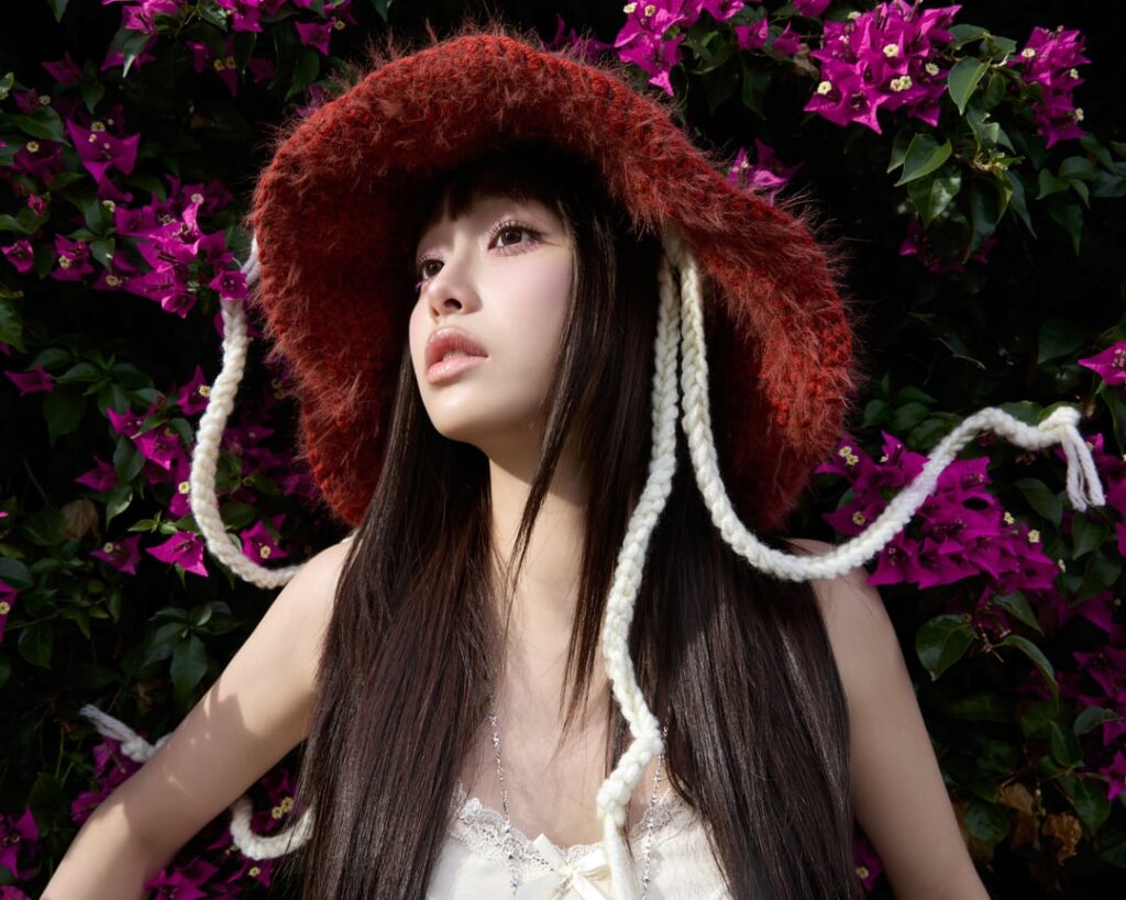 Chuu – الألبوم الكامل الأول: XO, My Cyberlove (صورة تشويقية – أرشيفات CYBERLOVE #7) Chuu - الألبوم الكامل الأول: XO, My Cyberlove (صورة تشويقية - أرشيفات CYBERLOVE #7)