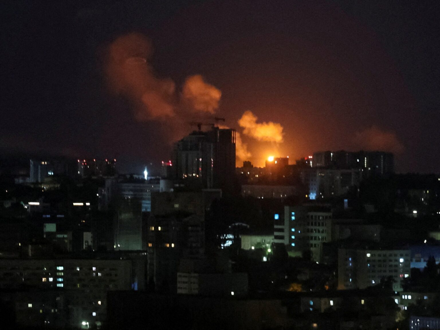 قتيلان بضربات روسية على كييف ودعوة للسكان لالتزام الملاجئ | أخبار